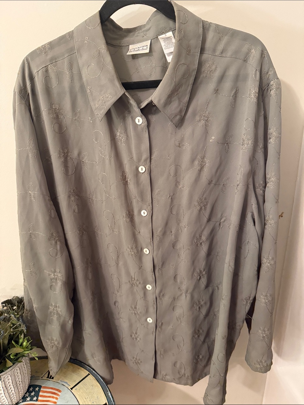Stunning Liz Claiborne Embroidered Button Front blouse in Olive tone Green Sz 3